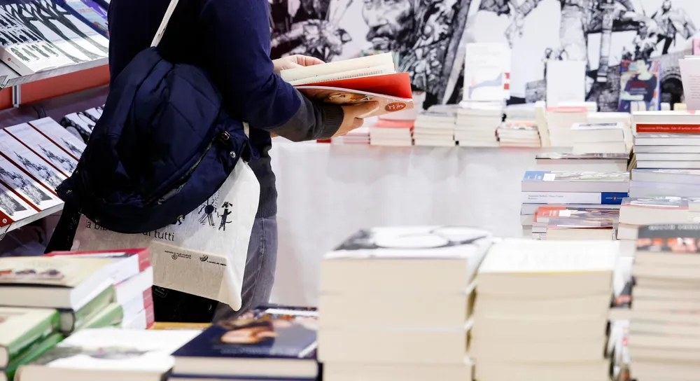 Gli italiani hanno speso 1,2 miliardi per i libri: ecco i dieci più venduti  dell'anno