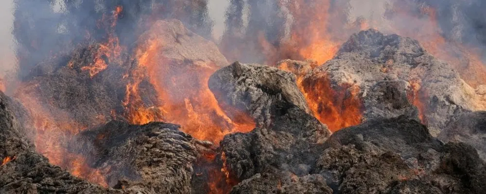 Incendio in una discarica abusiva in Emilia-Romagna
