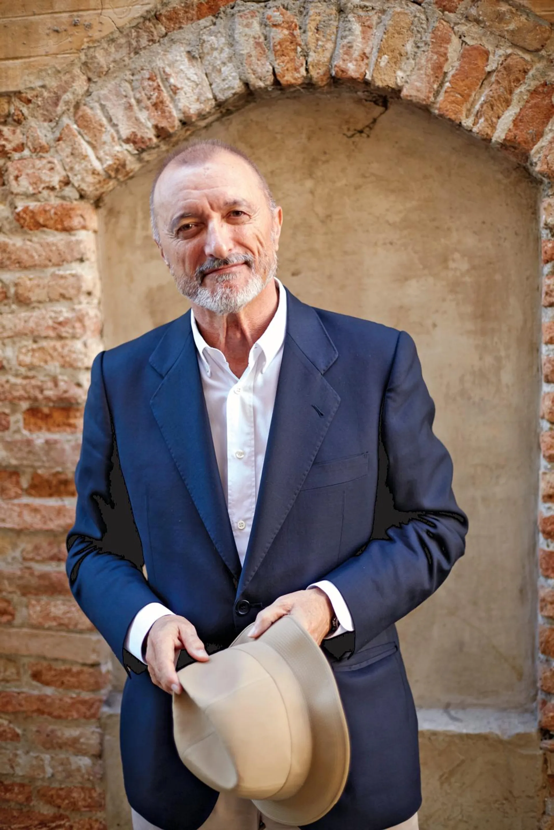 Lo scrittore spagnolo Arturo Pérez-Reverte