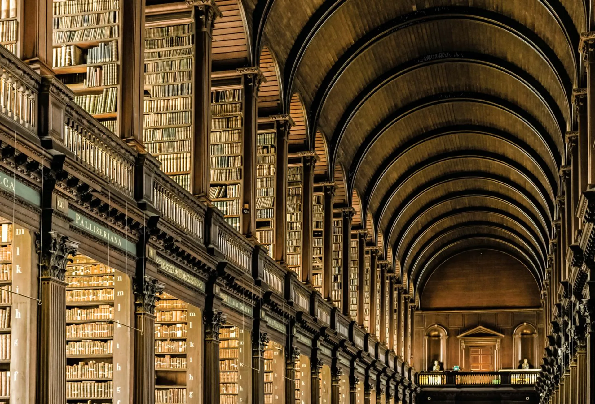 Una veduta della Long Room nella Vecchia Biblioteca del Trinity College di Dublino