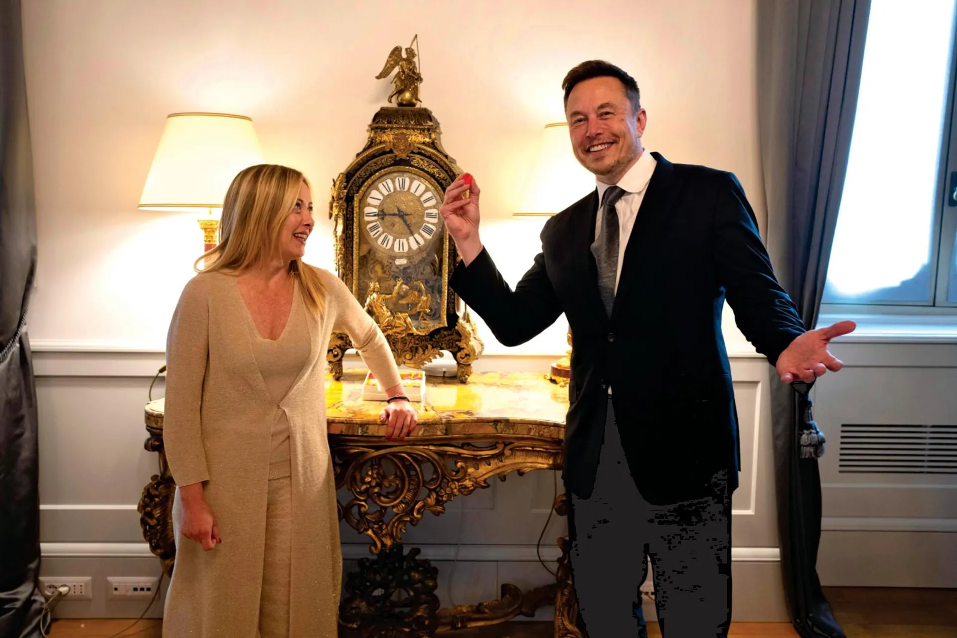 Elon Musk con Giorgia Meloni