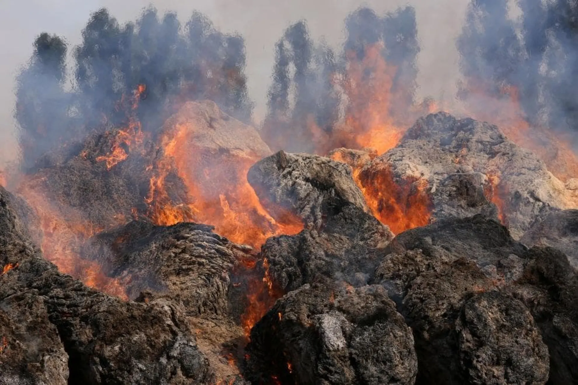 Incendio in una discarica abusiva in Emilia-Romagna