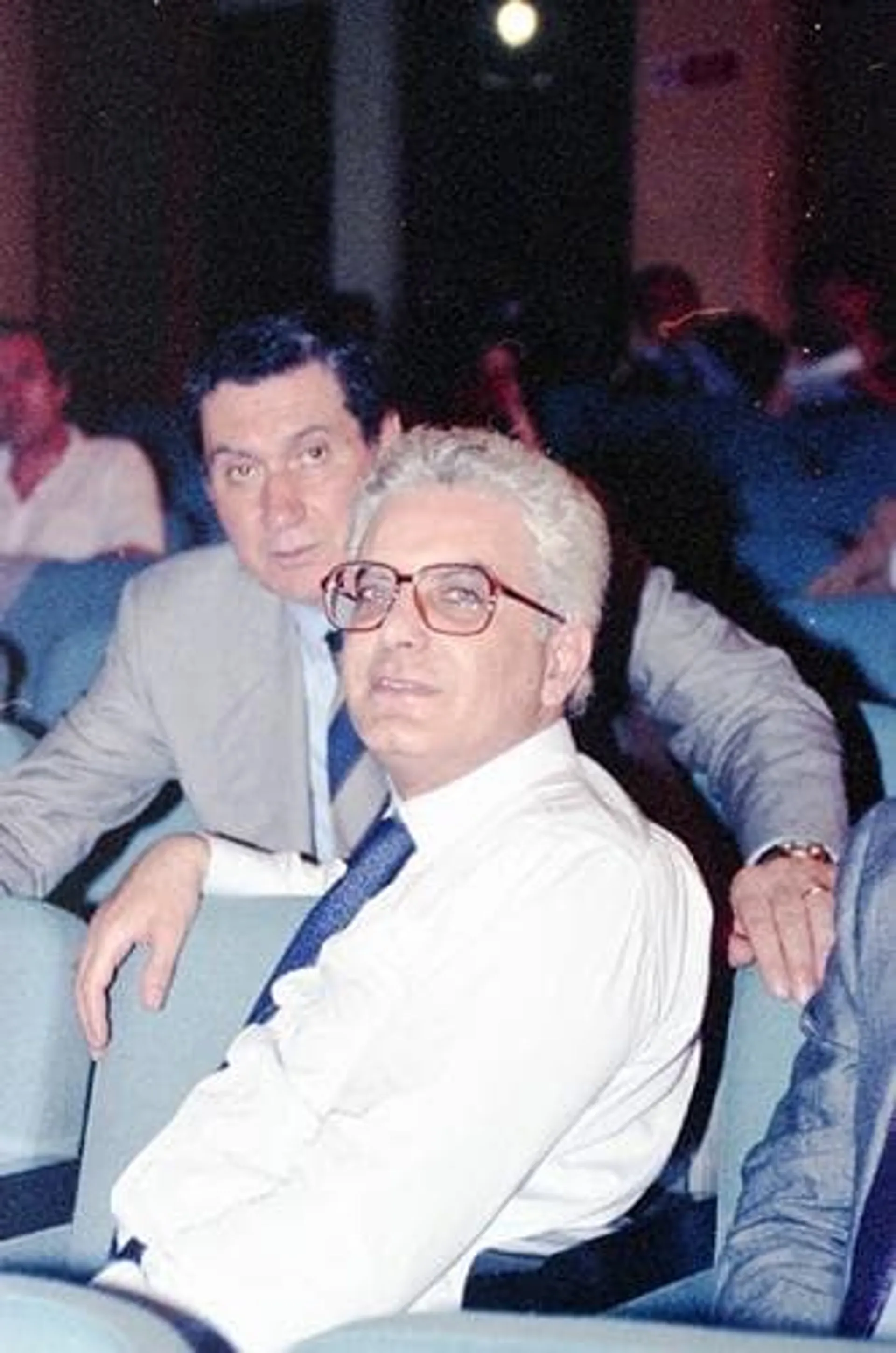 Sergio Mattarella e dietro, Nicola Mancino, partecipano al Consiglio Nazionale della DC nel '92