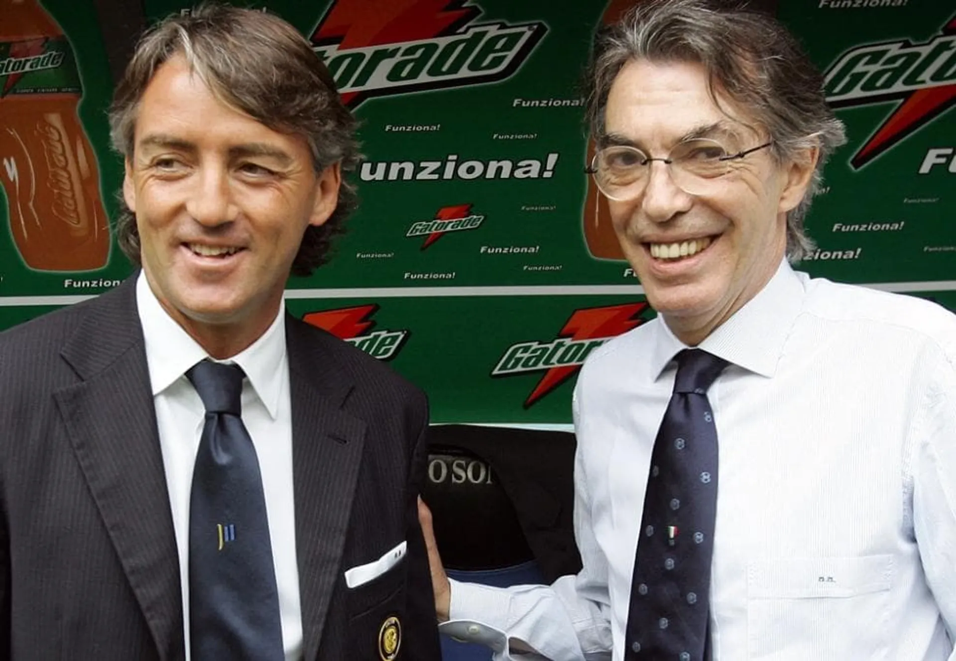 Massimo Moratti in panchina con l'allenatore Roberto Mancini