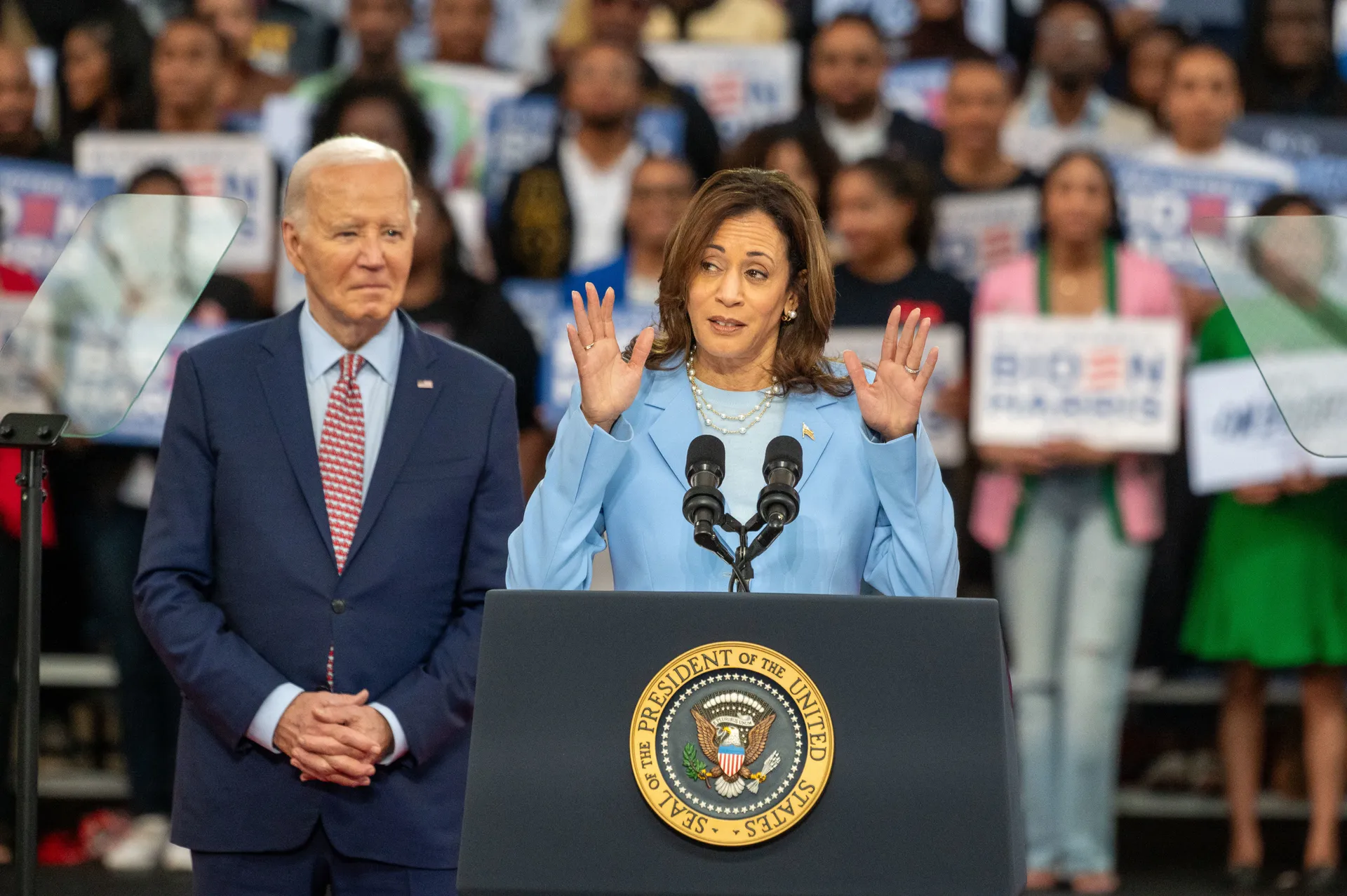 Philadelphia, il presidente USA Joe Biden in campagna elettorale. Nella foto con la vicepresidente Kamala Harris