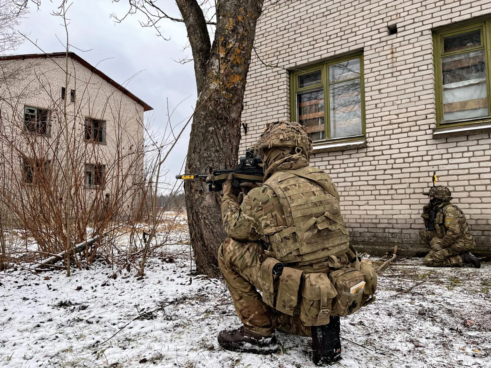 Soldati della Nato durante l’esercitazione “Pikne”, che si è tenuta nel dicembre 2024 in Estonia, vicino al confine russo, e che ha coinvolto forze aeree, navali e di terra per un totale di circa duemila uomini