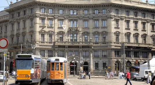 Piazza Cordusio luogo simbolo acquistato da fondi internazionali e colossi del mattone