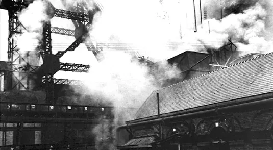 Una immagine d'epoca datata 8 agosto 1956 mostra le fiamme nella miniera di Bois du Cazier dove morirono 268 minatori. 
File picture dated 08 August 1956 of the fire in the cole mine Bois du Cazier of Marcinelle in which 268 miners died.   ANSA-CD