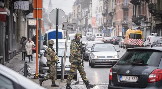 Militari presidiano le strade di Bruxelles