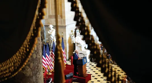 Donald Trump in Campidoglio durante la National Prayer Breakfast