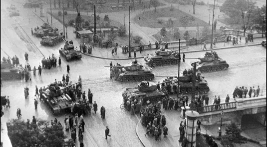 Soviet army tanks take position in Budapest 12 November 1956. The Red Army, stationed in Hungary under the 1947 peace treaty, attacked and seized 12 November 1956 the Hungarian capital and crushed the anti-communist uprising. (Photo credit should read -/AFP/Getty Images)