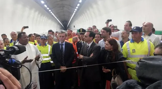 Graziano Delrio e Gianni Vittorio Armani all'inaugurazione di un nuovo tratto della A3