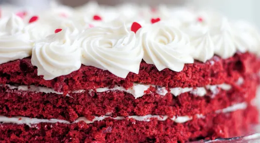 La Torta Red Velvet, dolce americano tipico di San Valentino: si dice sia stata inventata all’inizio del ‘900 dai cuochi dell’hotel Wadolrf Astoria di New York