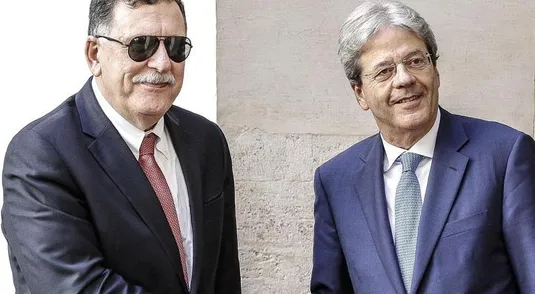 Paolo Gentiloni con il primo ministro libico Fayez al-Sarraj