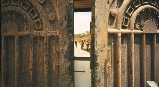 Baghdad, aprile 2003. Il palazzo di Saddam Hussein, in abbandono dopo l’arrivo degli americani