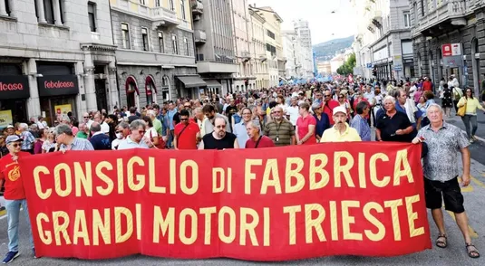 <p>Una manifestazione dei lavoratori Wartsila per le strade di Trieste</p>
